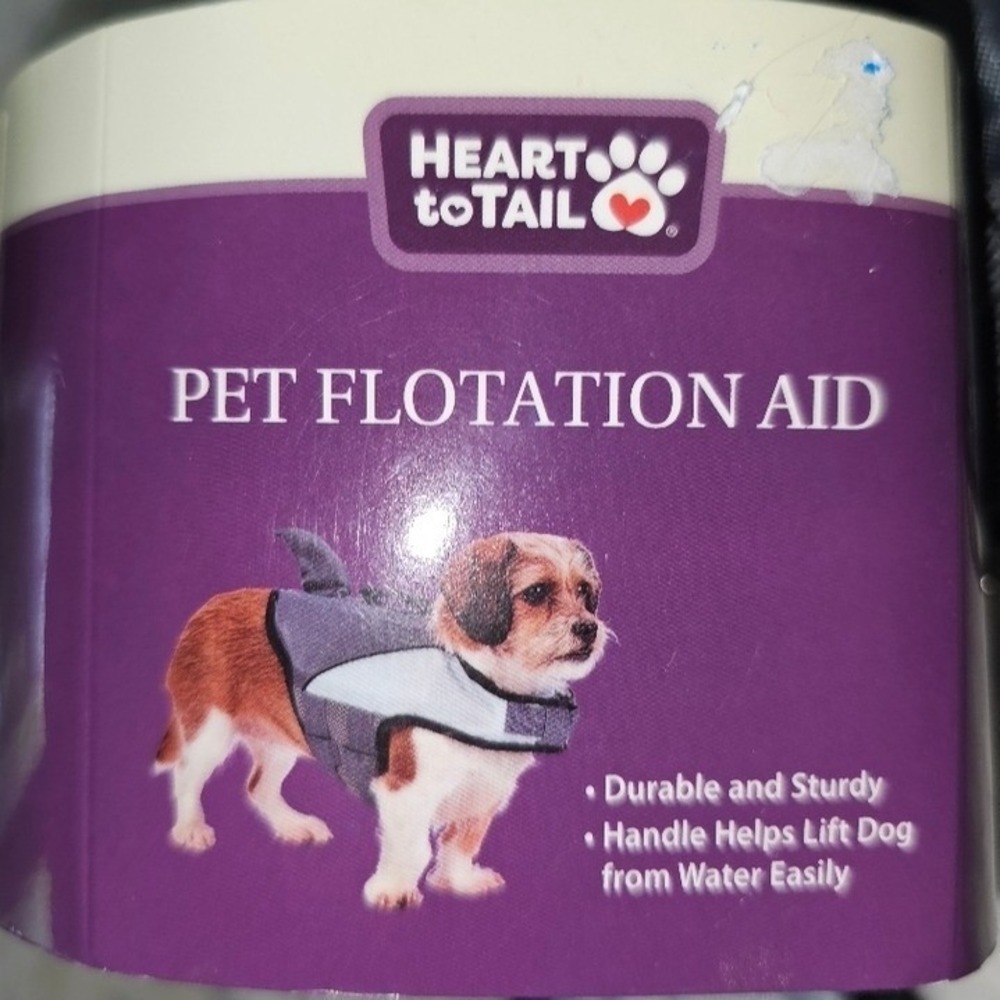 Heart to Tail Pet Flotation Aid with a shark fin! Size XS 5-15lbs